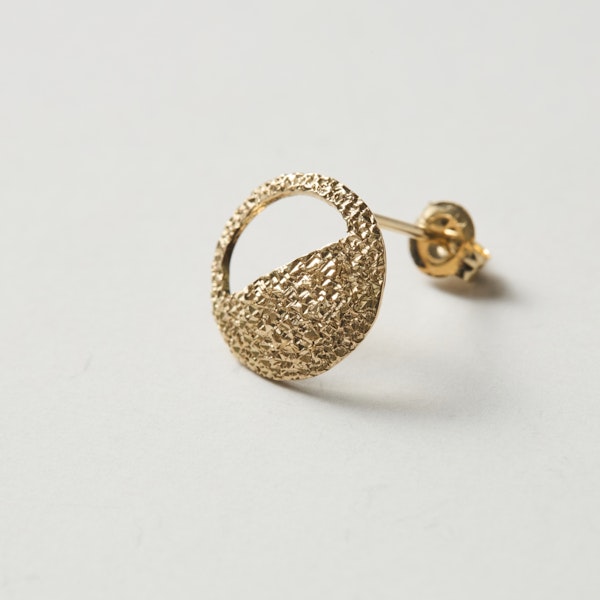 KANAE YAMASHITA/月の満ち欠けピアス　上弦の月